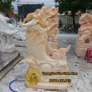 Tượng cá chép hoá rồng phun nước bằng đá vàng cà rốt cao 1,5 mét (CC002)